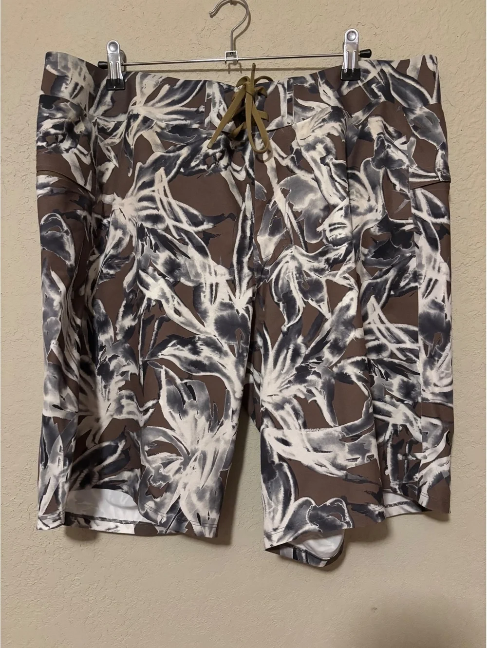 Lululemon Men's Swim Shorts Size 36 Brown Abstract Print